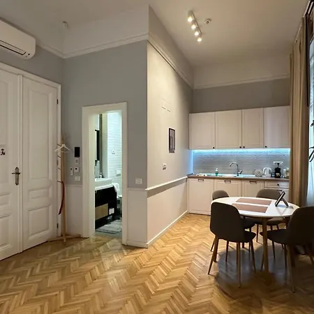 Carol - Ultra - Powered By Neo Apartament