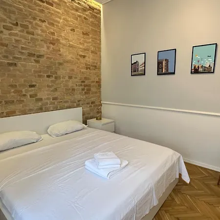 Carol - Ultra - Powered By Neo Apartament *